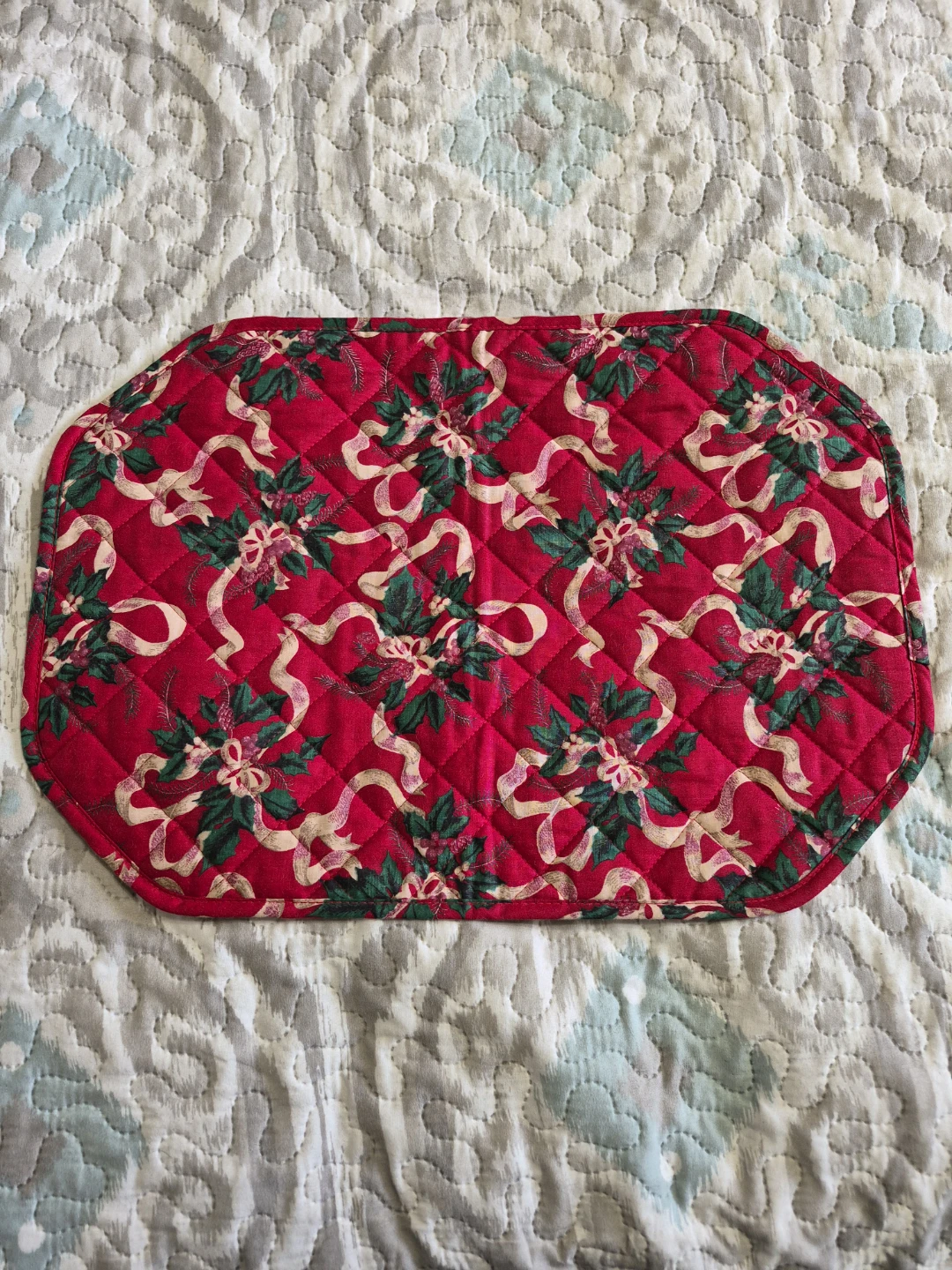 Single 18" x 12 1/2" Christmas Holiday Table Decor Placemat