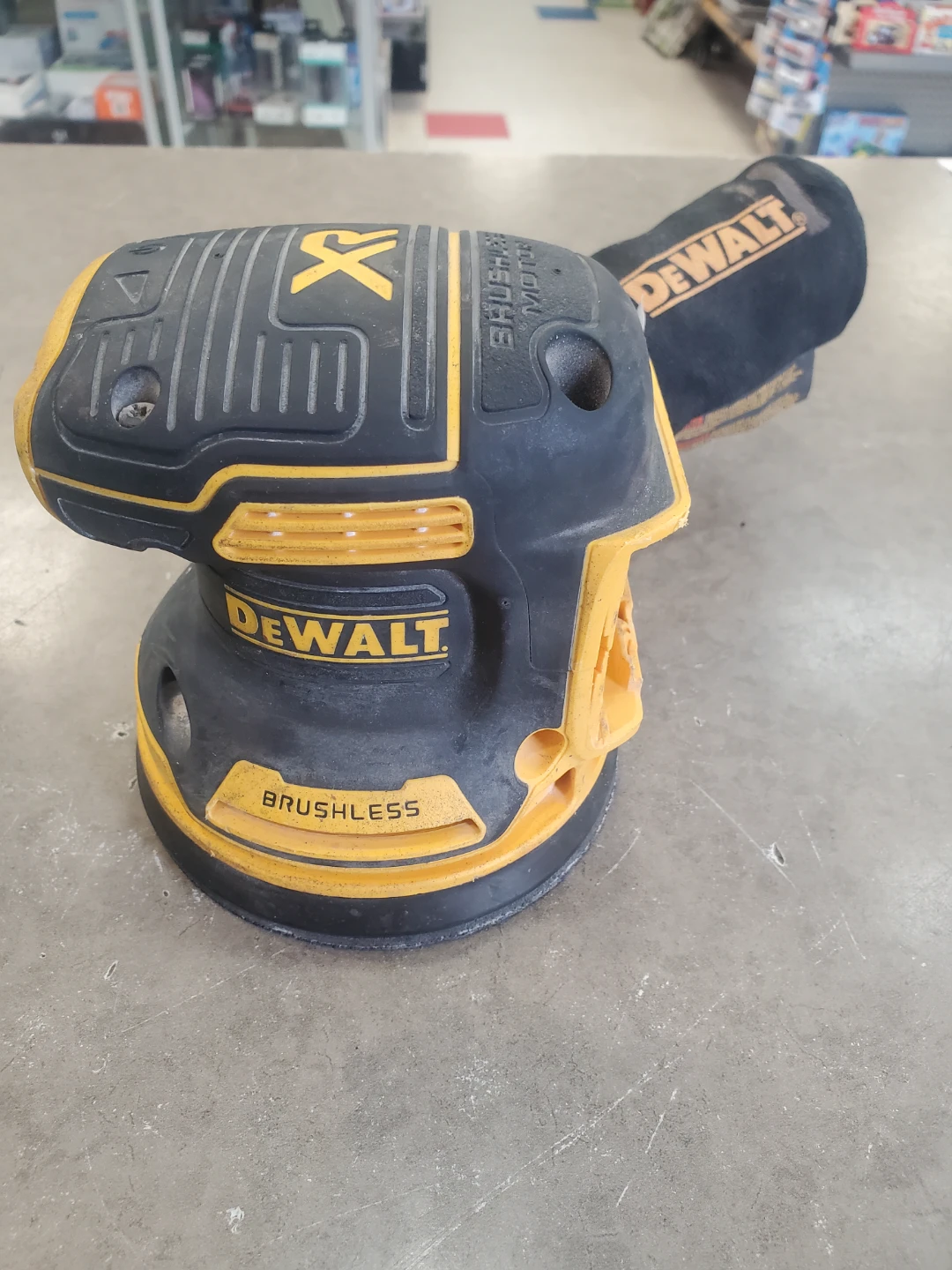 DEWALT DCW210 Random Orbit Palm Sander