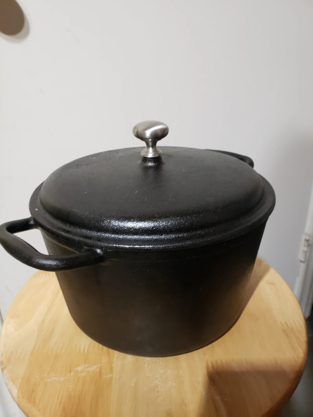 Black Cast Iron Dutch Oven