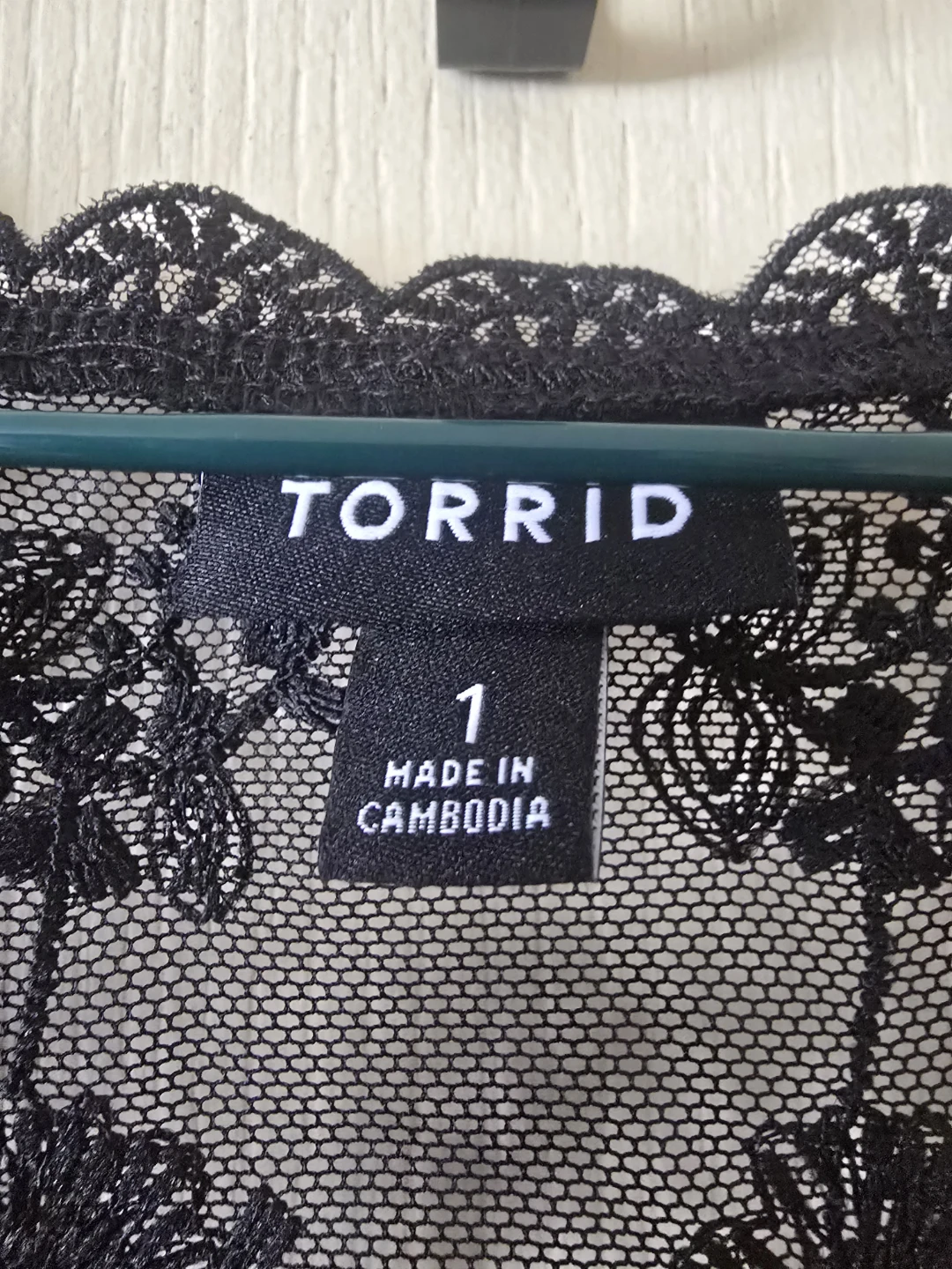 Torrid Black Lace V-Neck Tank Top Size 1 - photo 2