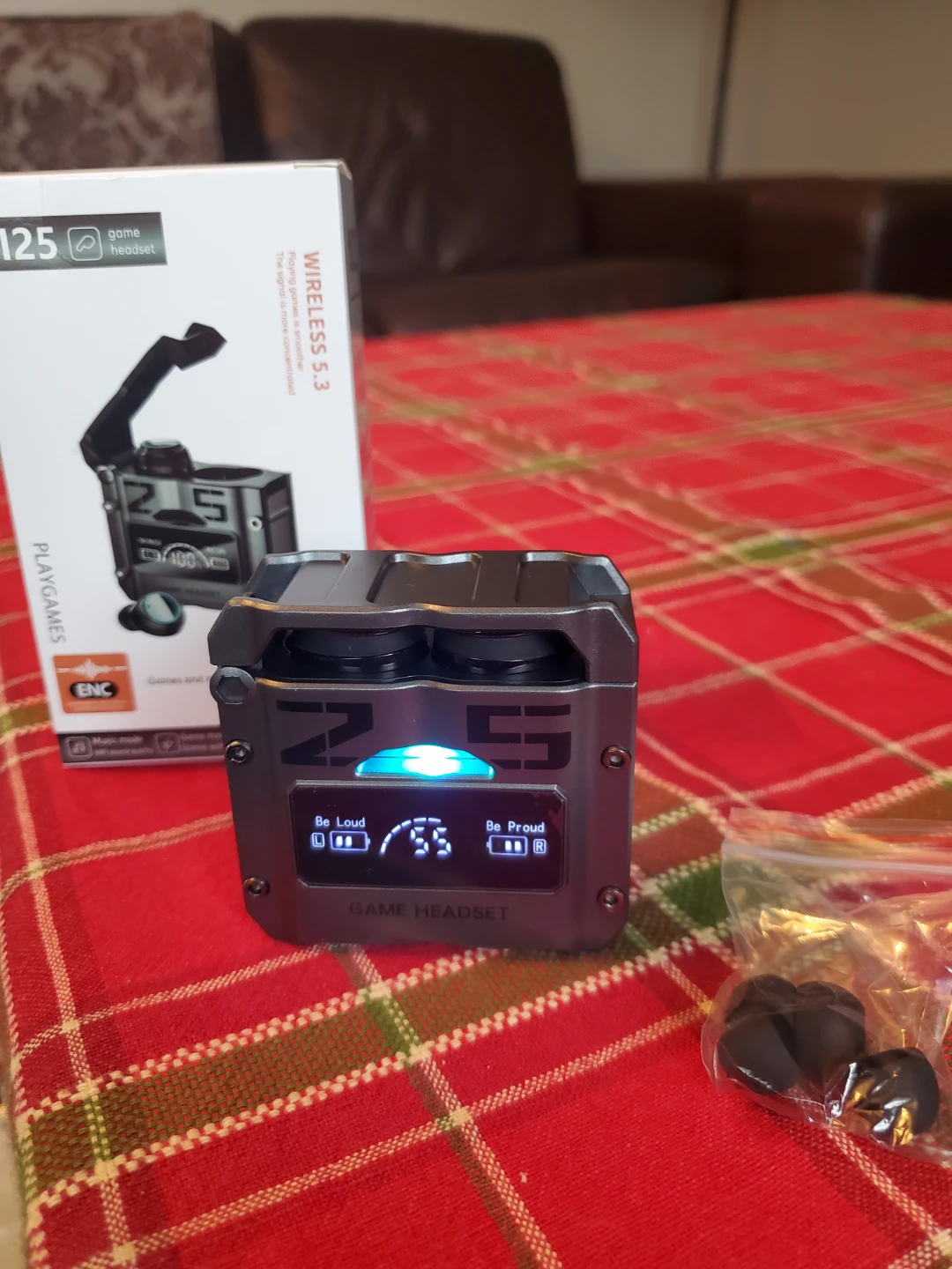 WIRELESS EARBUDS NEW IN BOX
