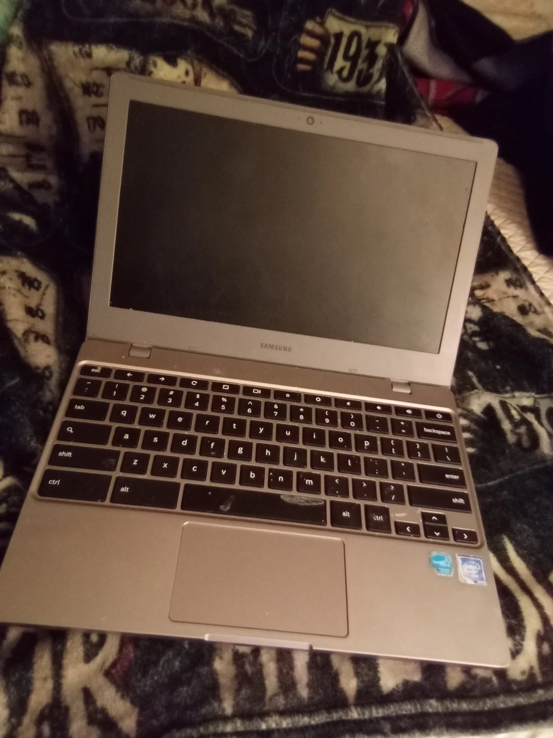 Samsung LAPTOP-BROKEN -SELLING FOR PARTS
