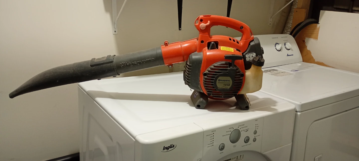 Husqvarna 125B Leaf Blower - photo 3