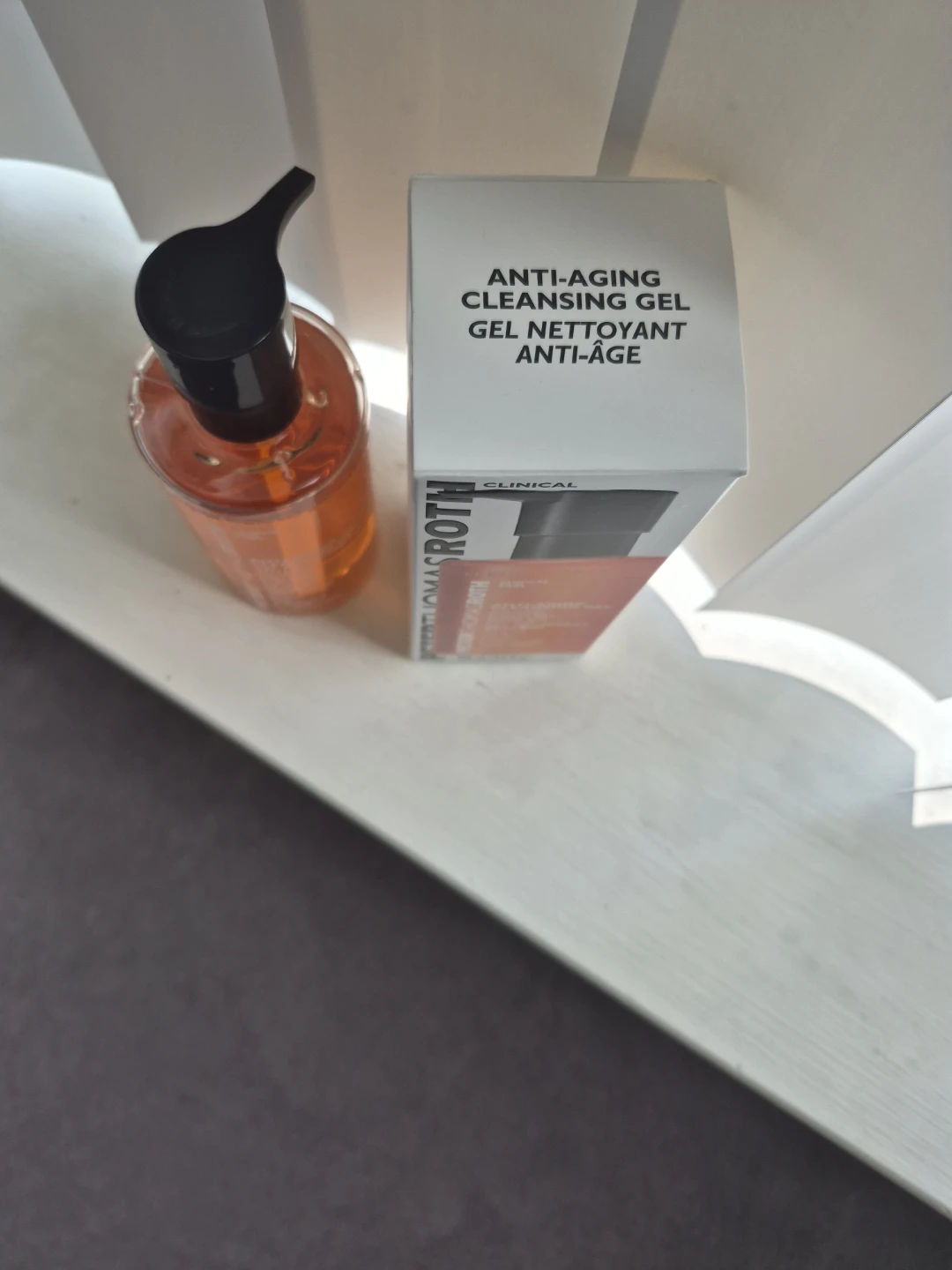 Peter Thomas Roth Clinical Anti-Aging Cleansing Gel 200ml - photo 2