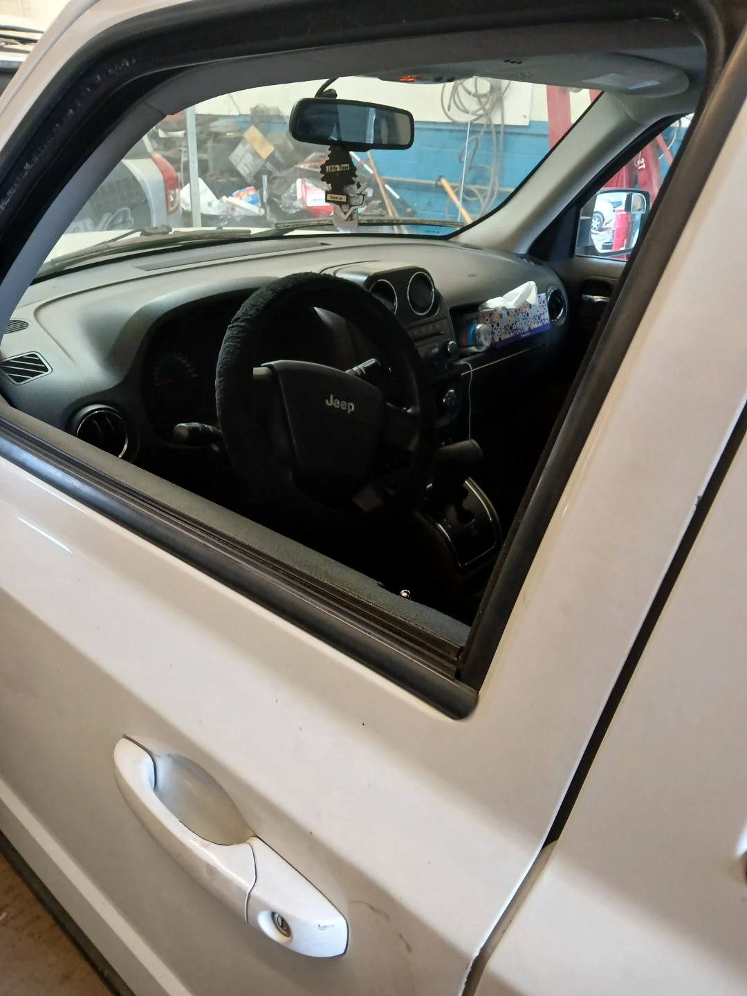 2010 Jeep Patriot – $2,000 OBO 264,000 km - photo 2