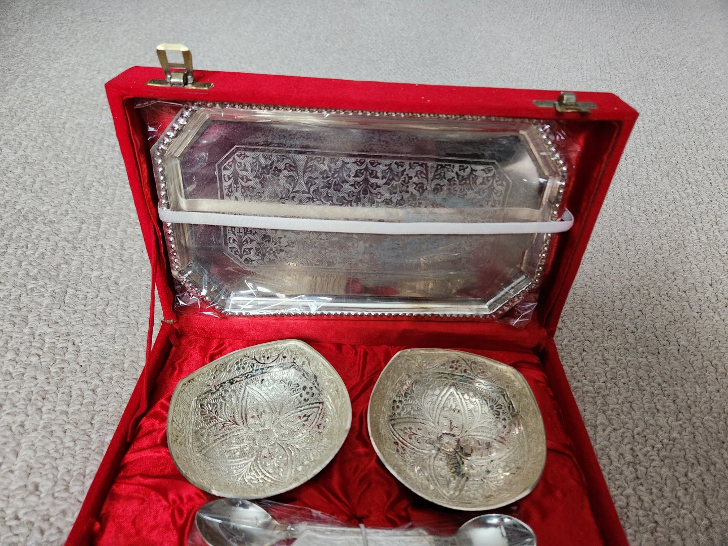 New Silver-Plated Bowls and Tray Set with Spoons - photo 5