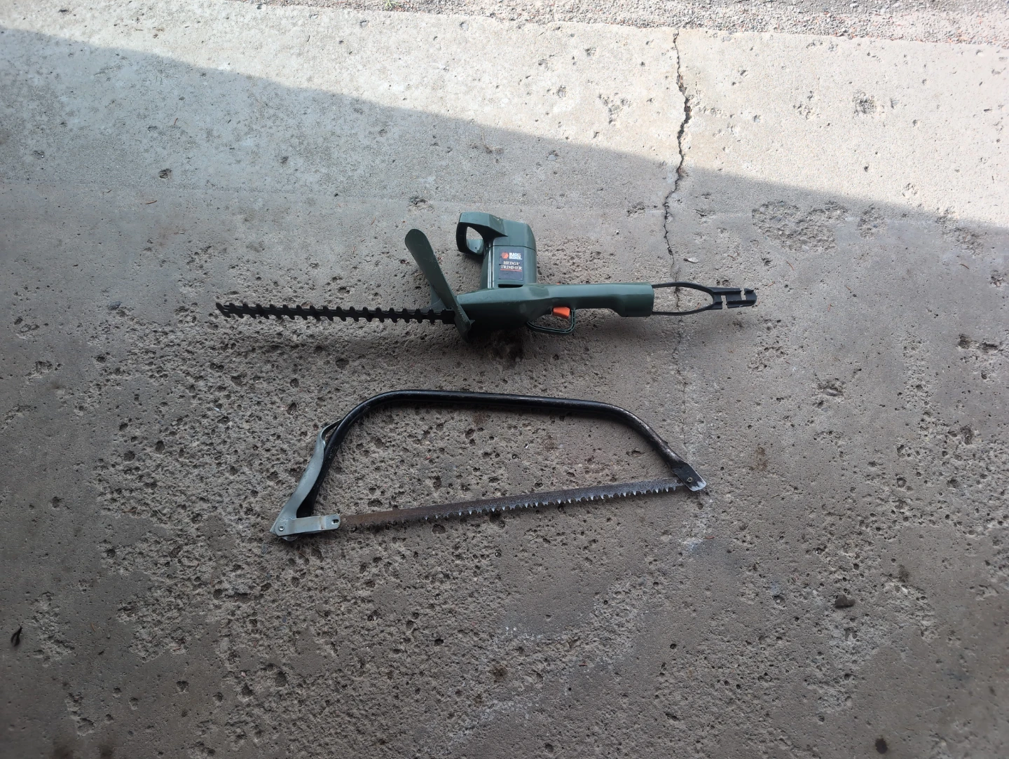 Black & Decker Electric Hedge Trimmer & Hand Saw