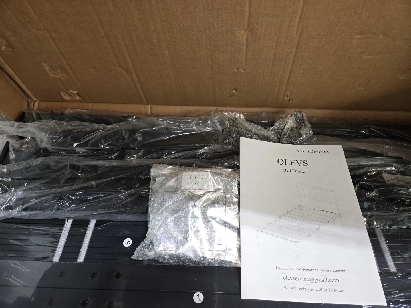 Olevs Twin Bed Frame with Headboard - Black Metal - photo 4