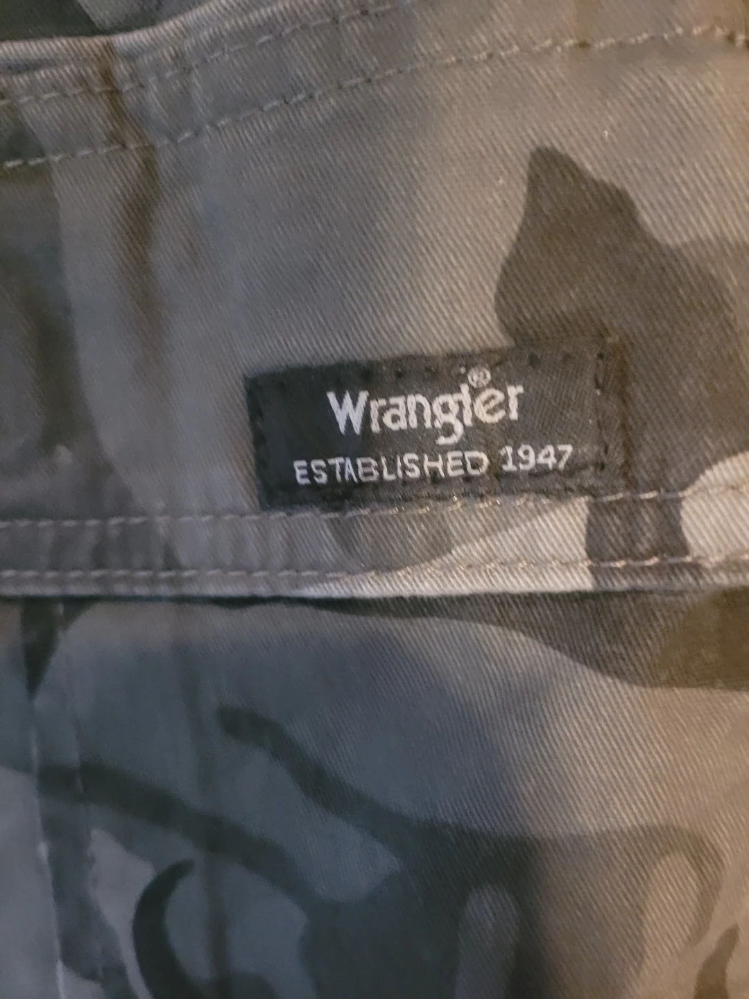 Size 36 wrangler cargo shorts - photo 2
