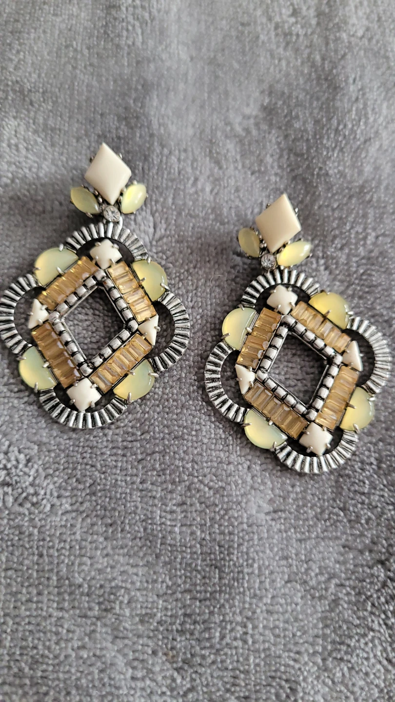 Stella & Dot Dangle Earrings