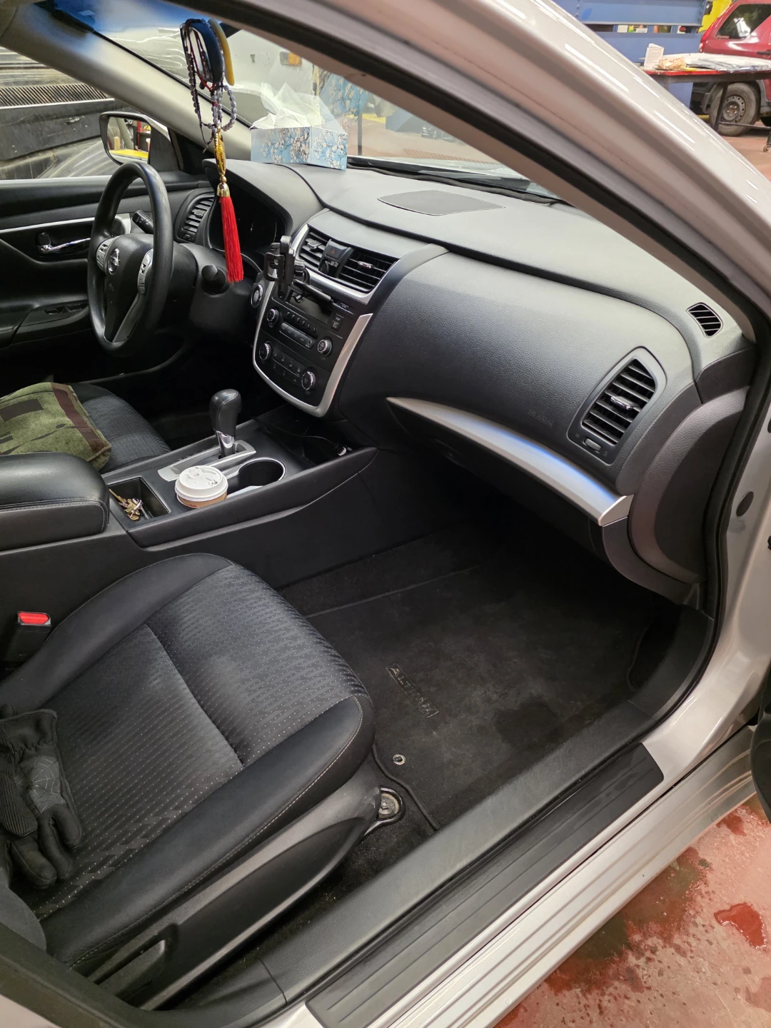 Silver Nissan Altima Sedan - photo 4
