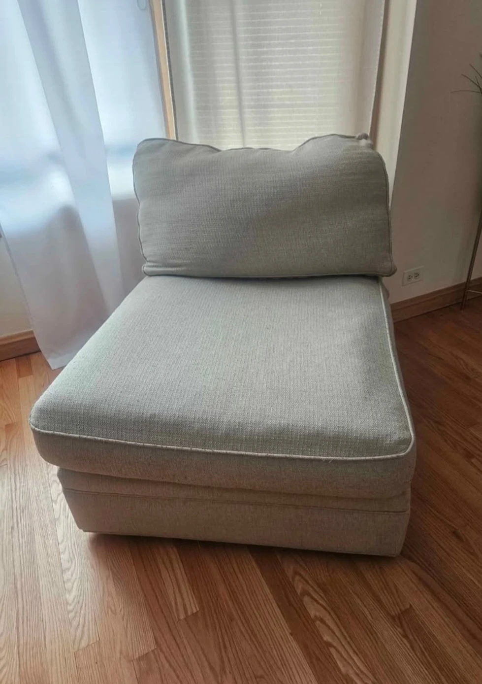 Light Gray Sectional Sofa with Chaise
