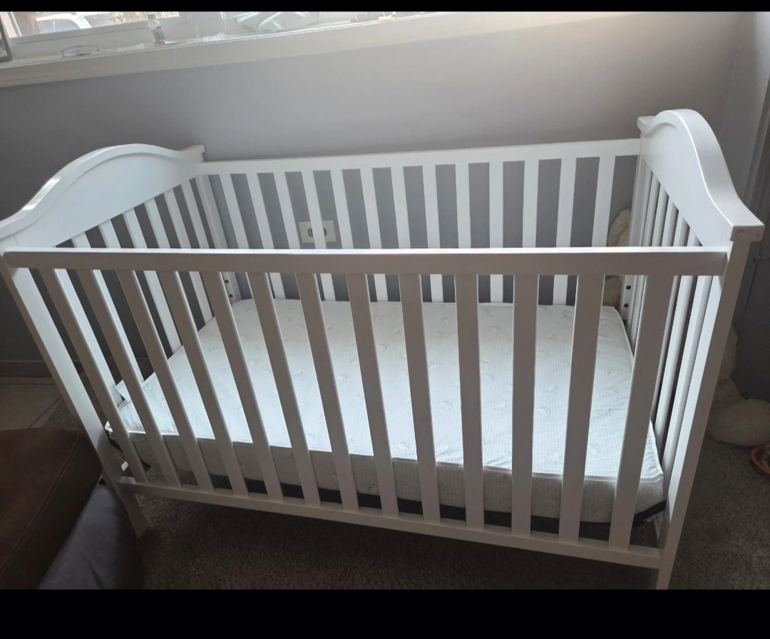 White Baby Crib with Mattress - photo 2