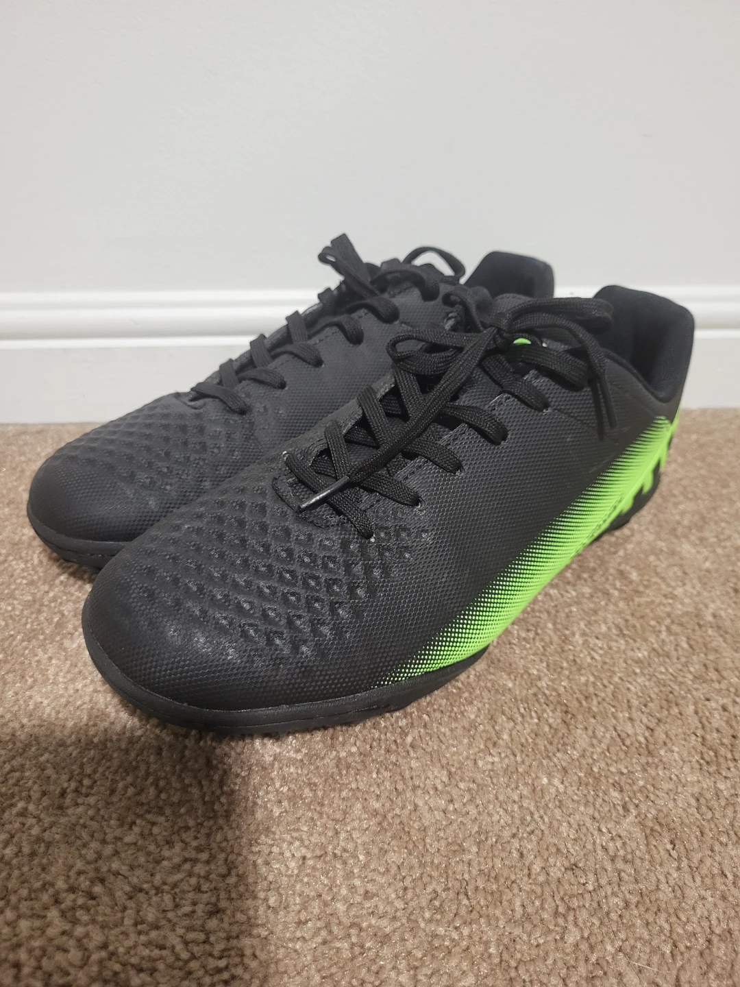 Men's soccer shoes Size 8