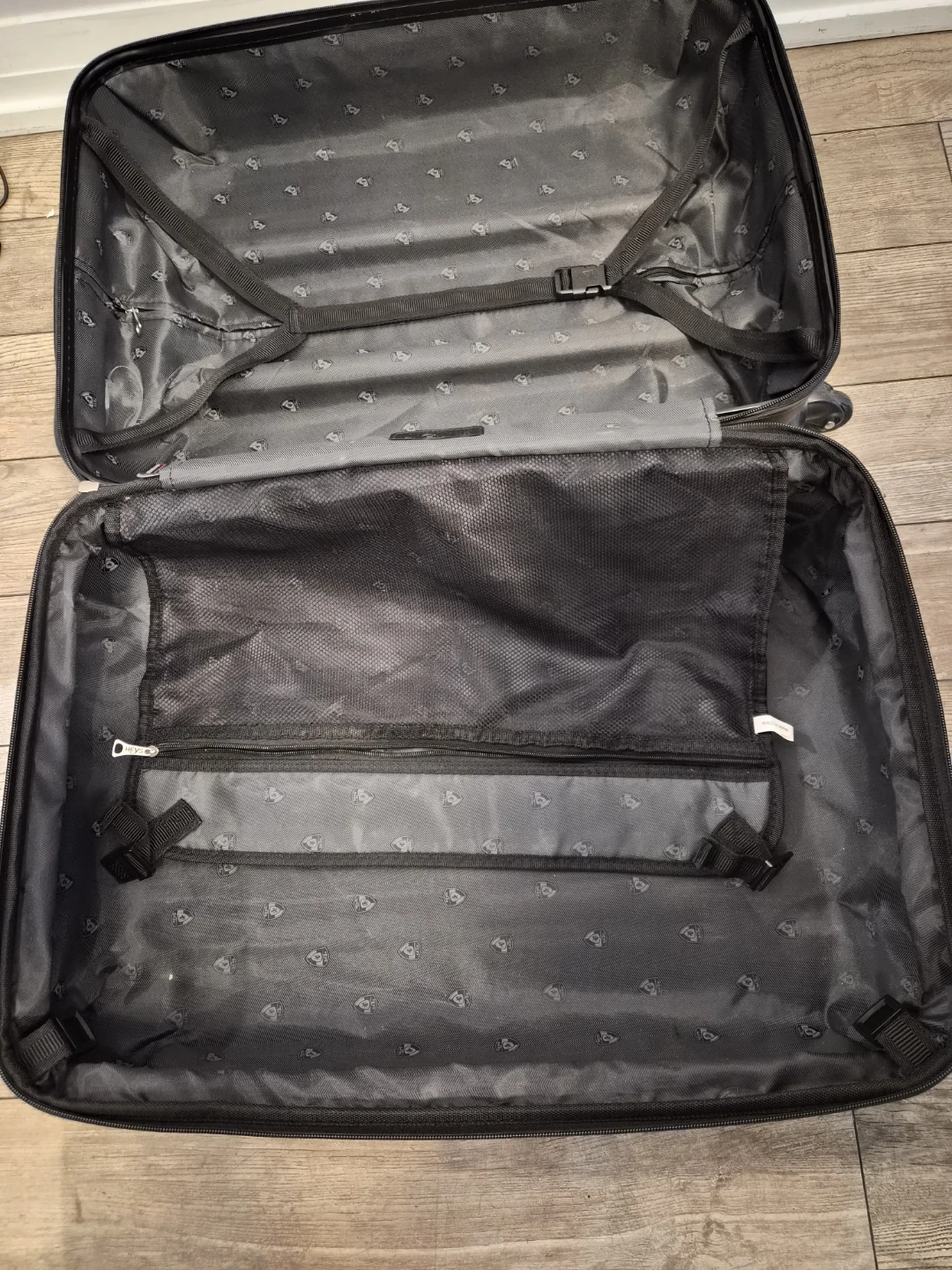 🥕HEYS Black Hardside Spinner Medium Luggage - photo 3