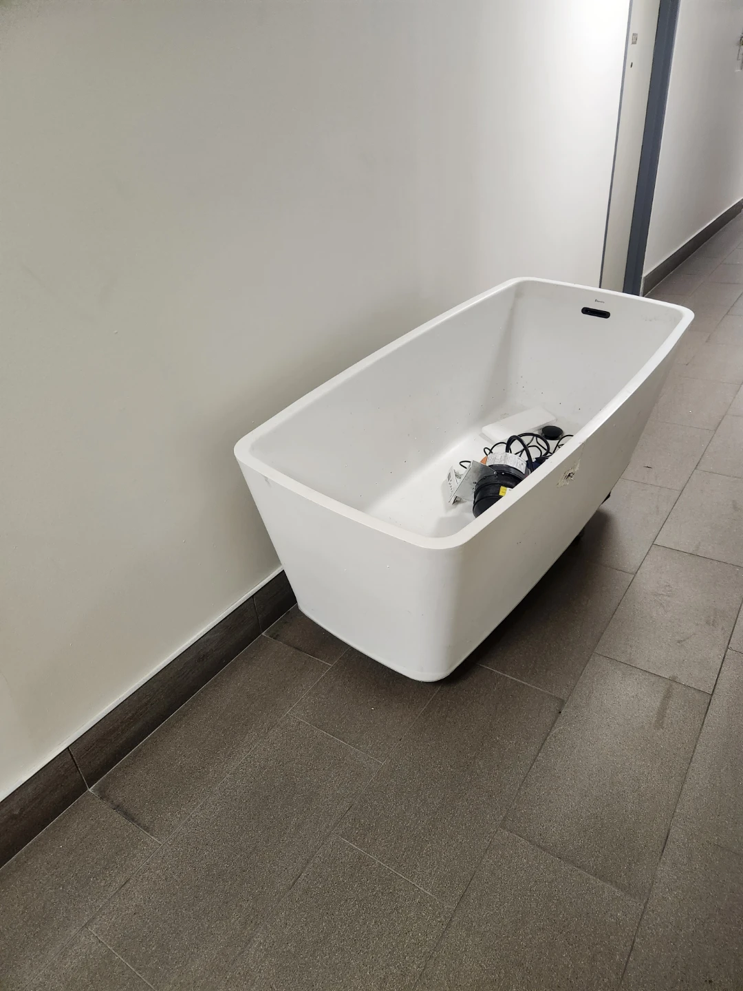 BainUltra Bathtub with jacuzzi soaker island tub
