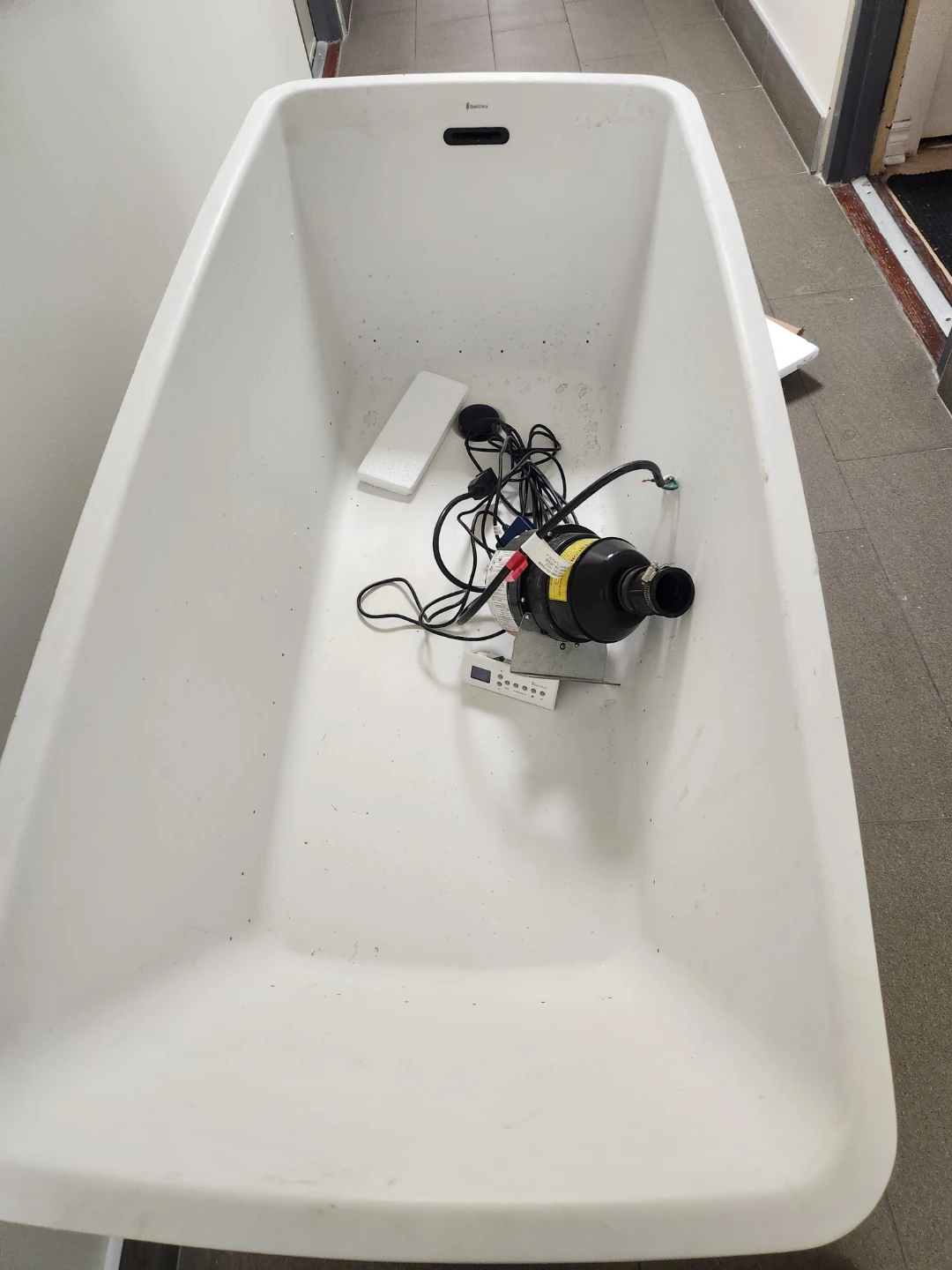 BainUltra Bathtub with jacuzzi soaker island tub - photo 3
