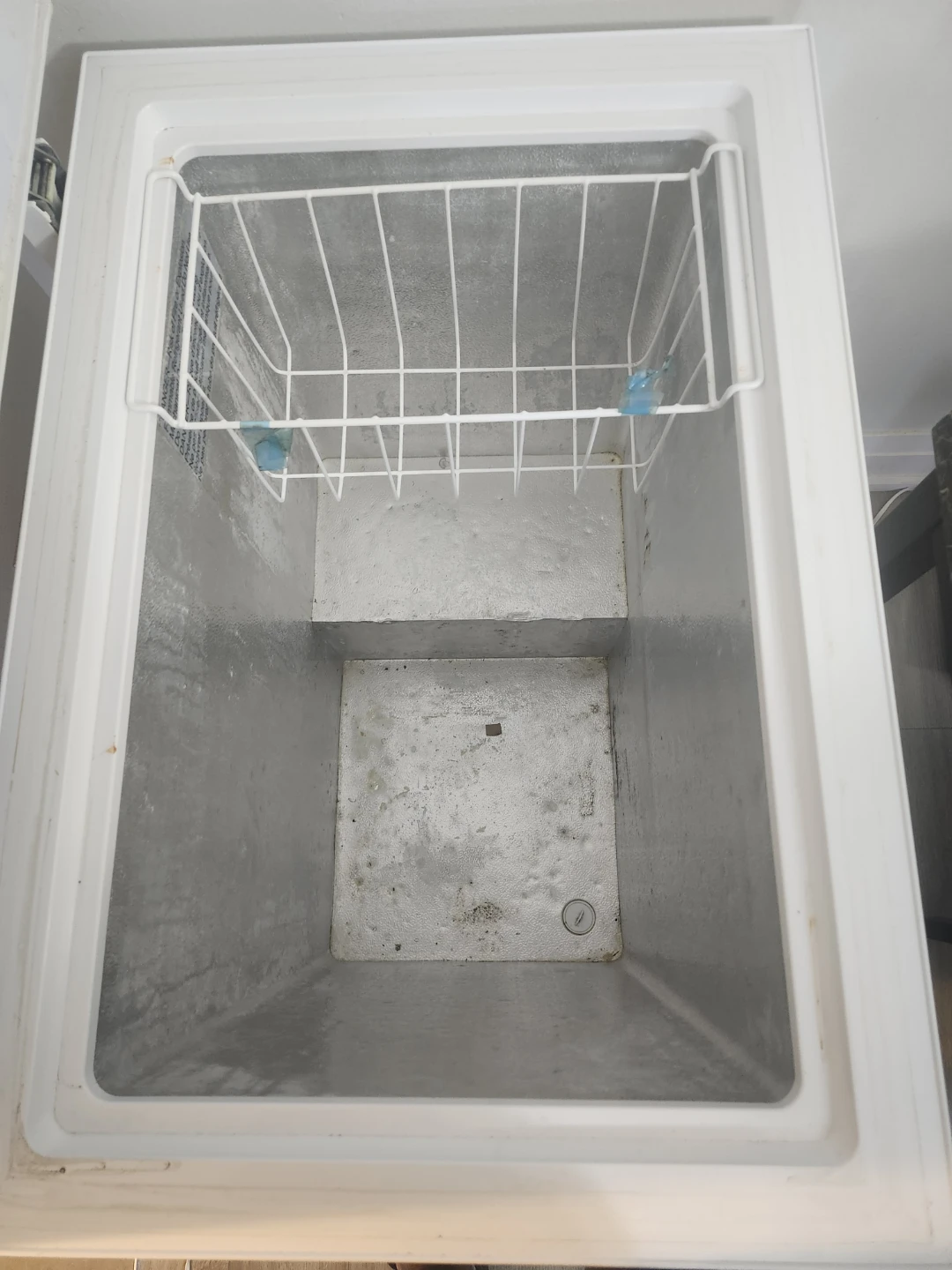 Arctic King Chest Freezer - photo 2