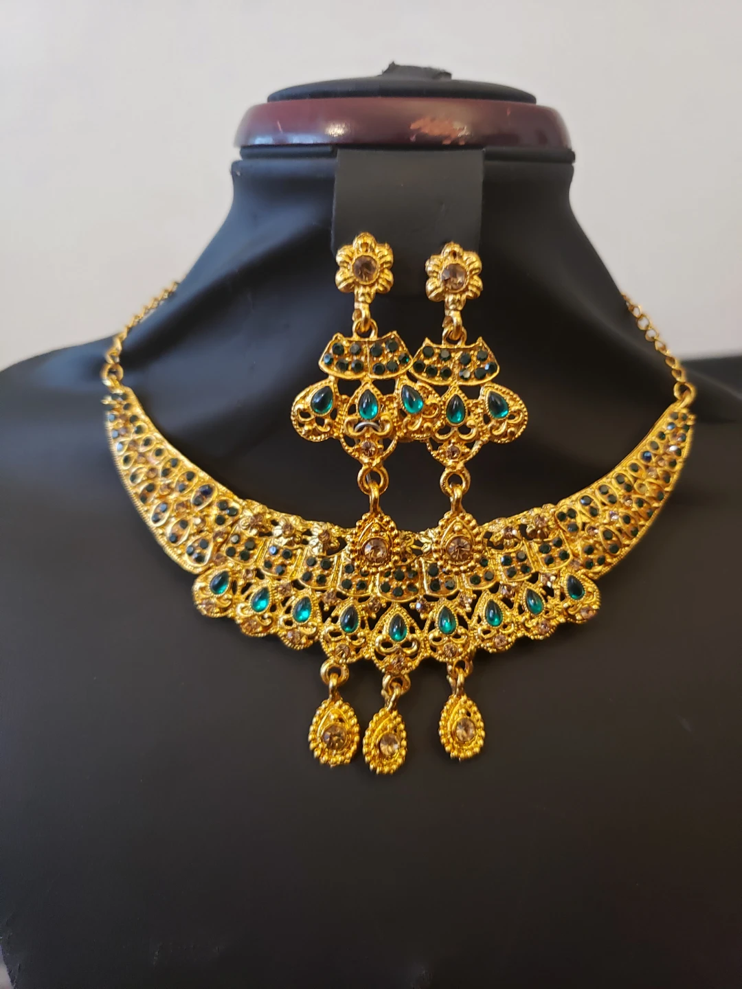 Gold Tone Necklace and Earring Set with Green Stones - photo 2