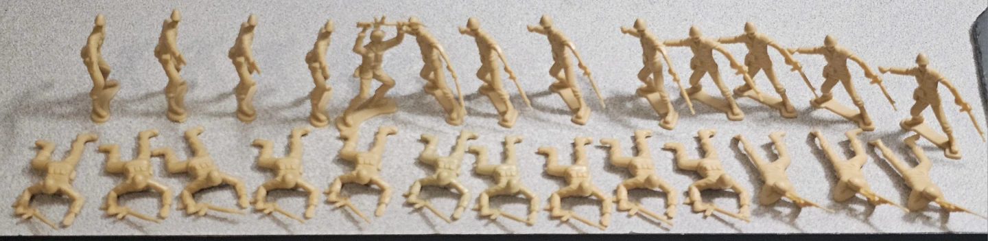 Toy Soldiers Lot - Tan and Green Plastic Figures - photo 3