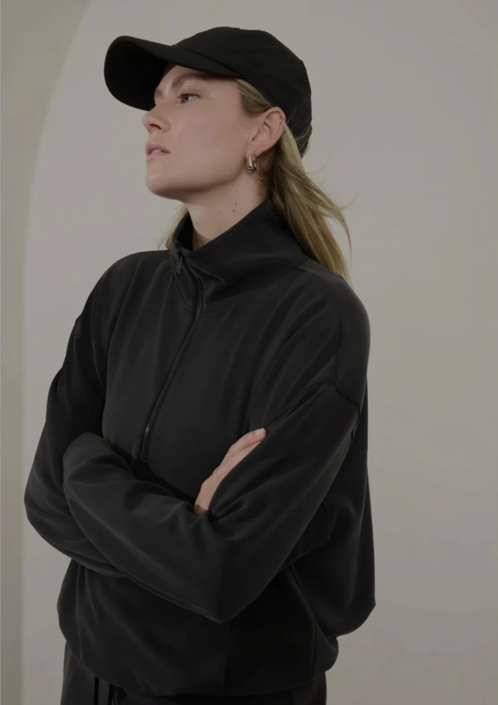 Athelata seasoft bubble hem sweatshirts black xxs