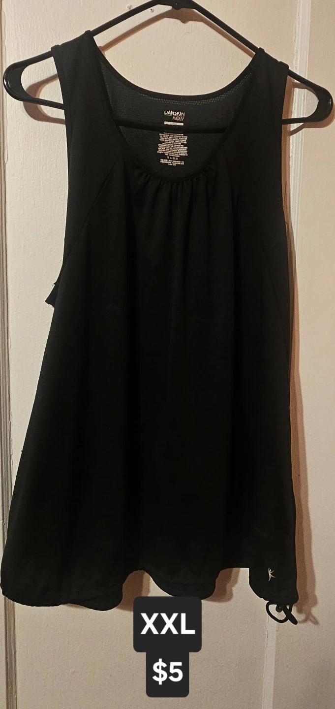 Women's athletic top