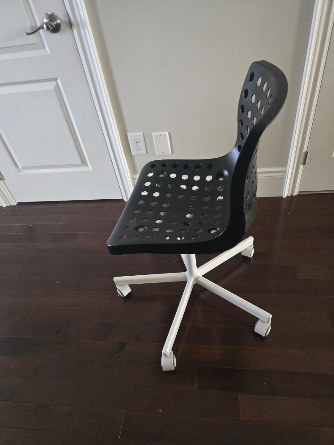 IKEA Black Swivel Office Chair - photo 3