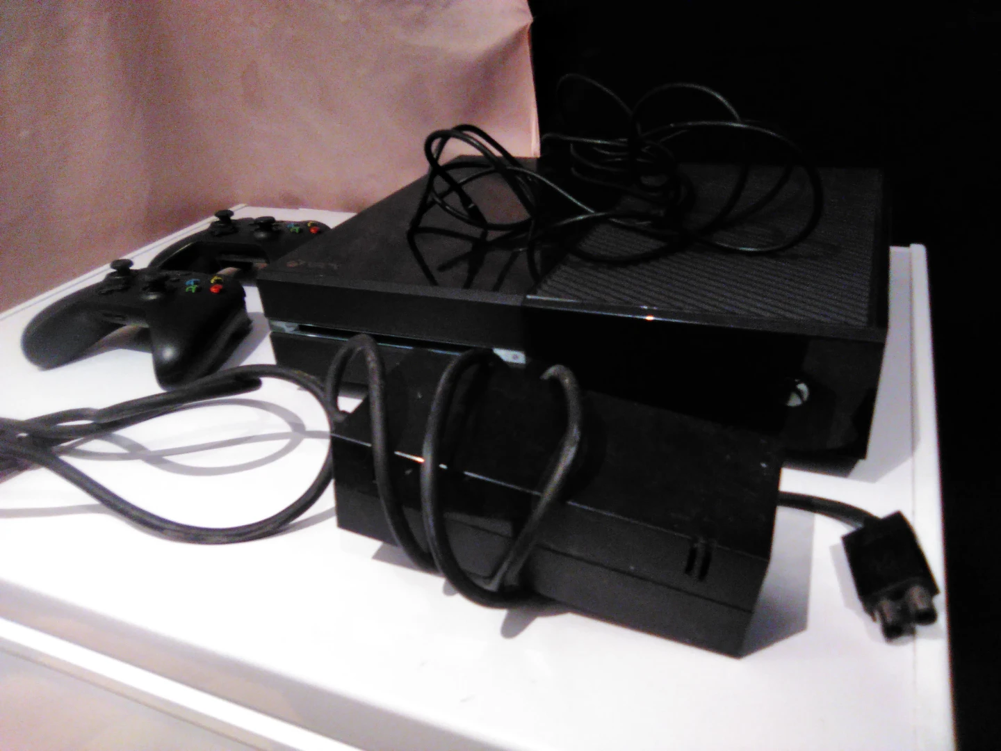 Xbox one w 2 controllers all wires