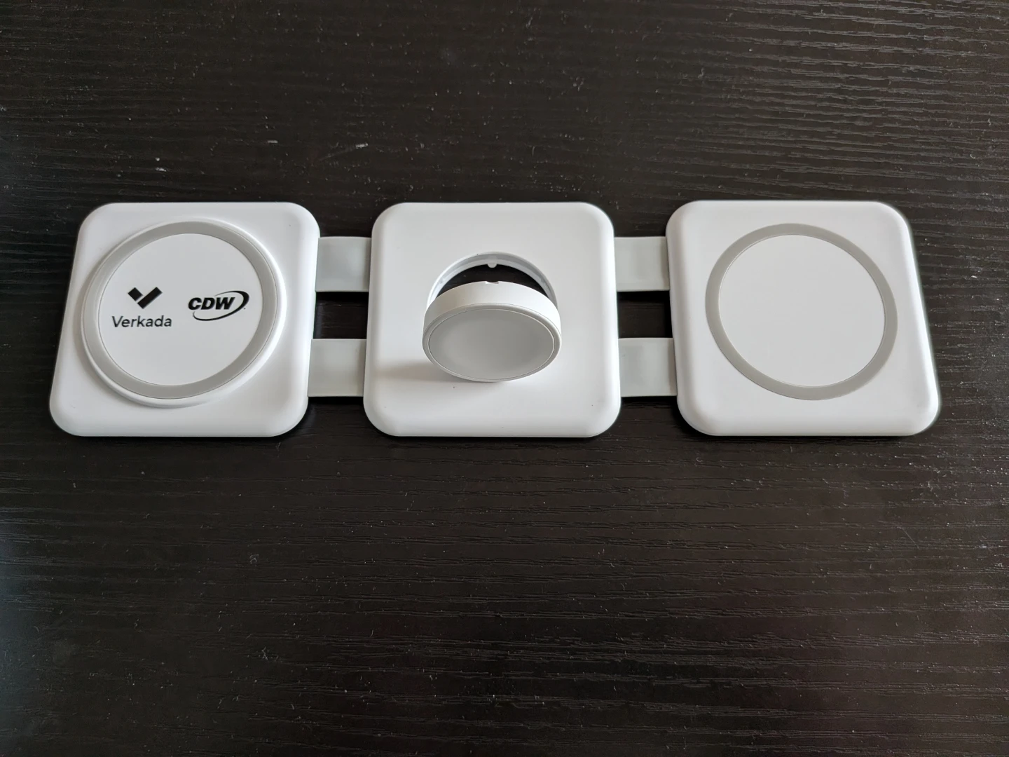 3-IN-1 Power Fold 15W Magclick Wireless Charging Pads - photo 2