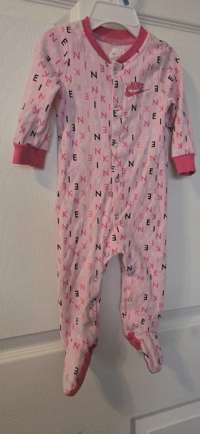 Nike Baby Sleeper Pink All-Over Logo Footie. 9 mo - photo 2