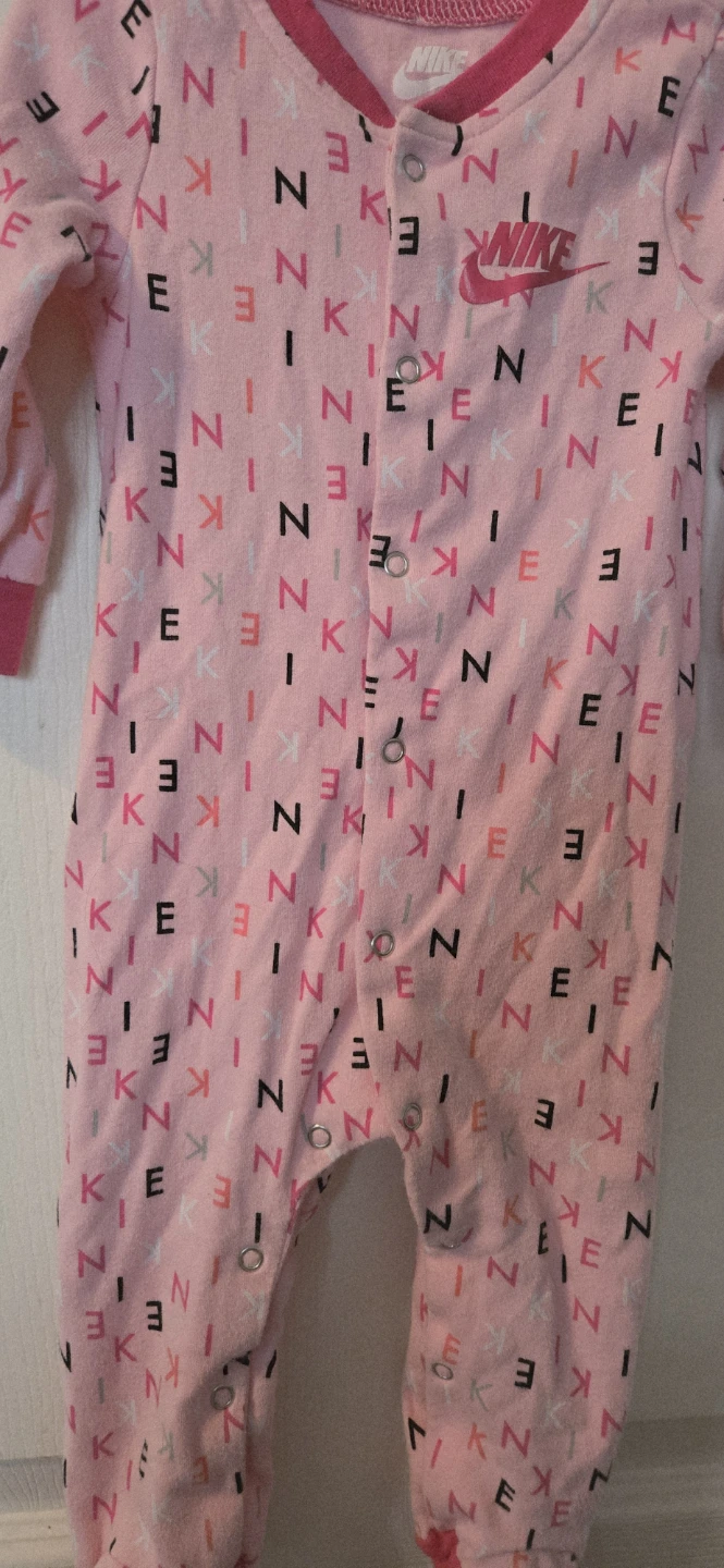 Nike Baby Sleeper Pink All-Over Logo Footie. 9 mo - photo 5