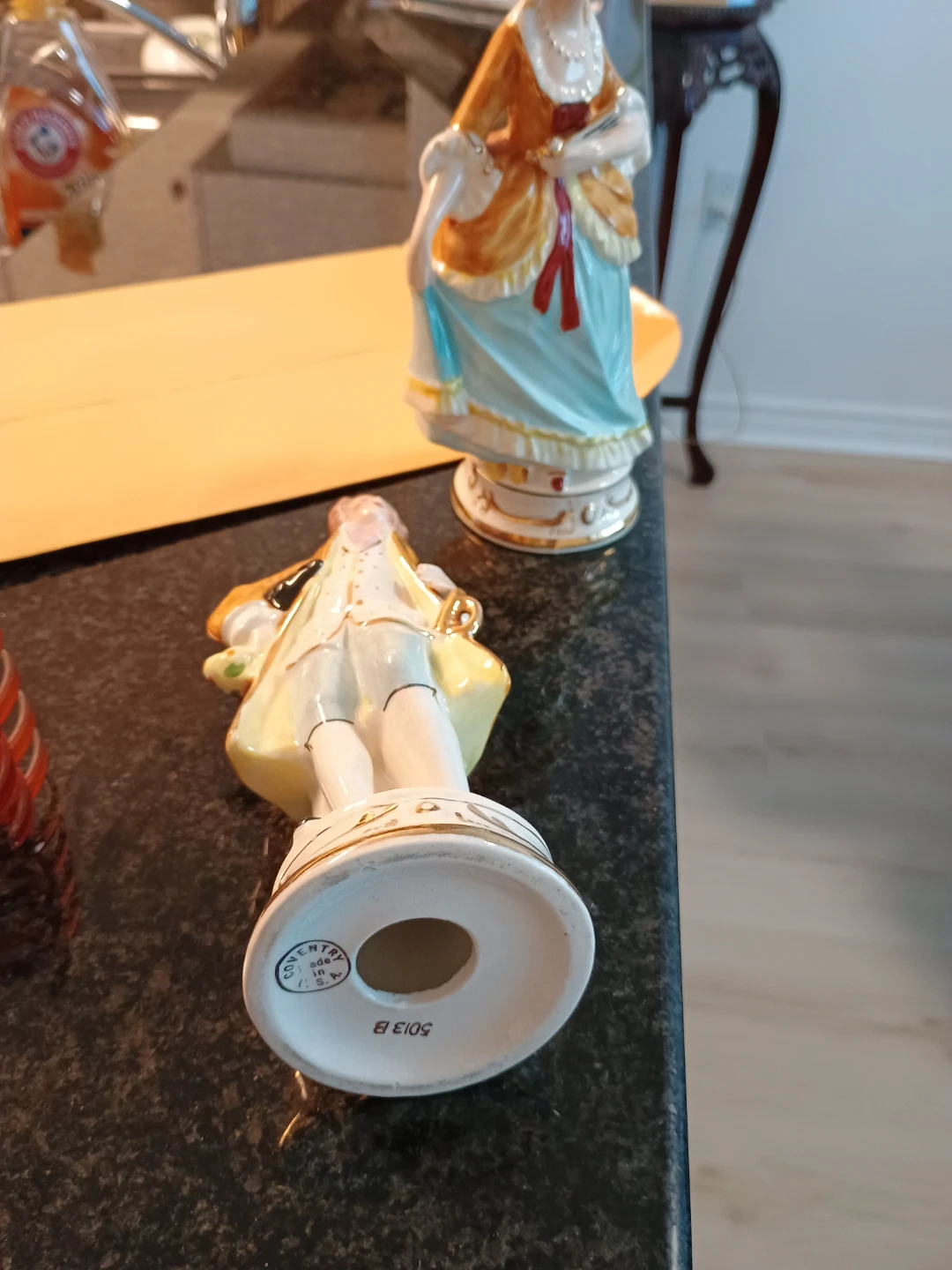 Pair of Porcelain Figurines - photo 2