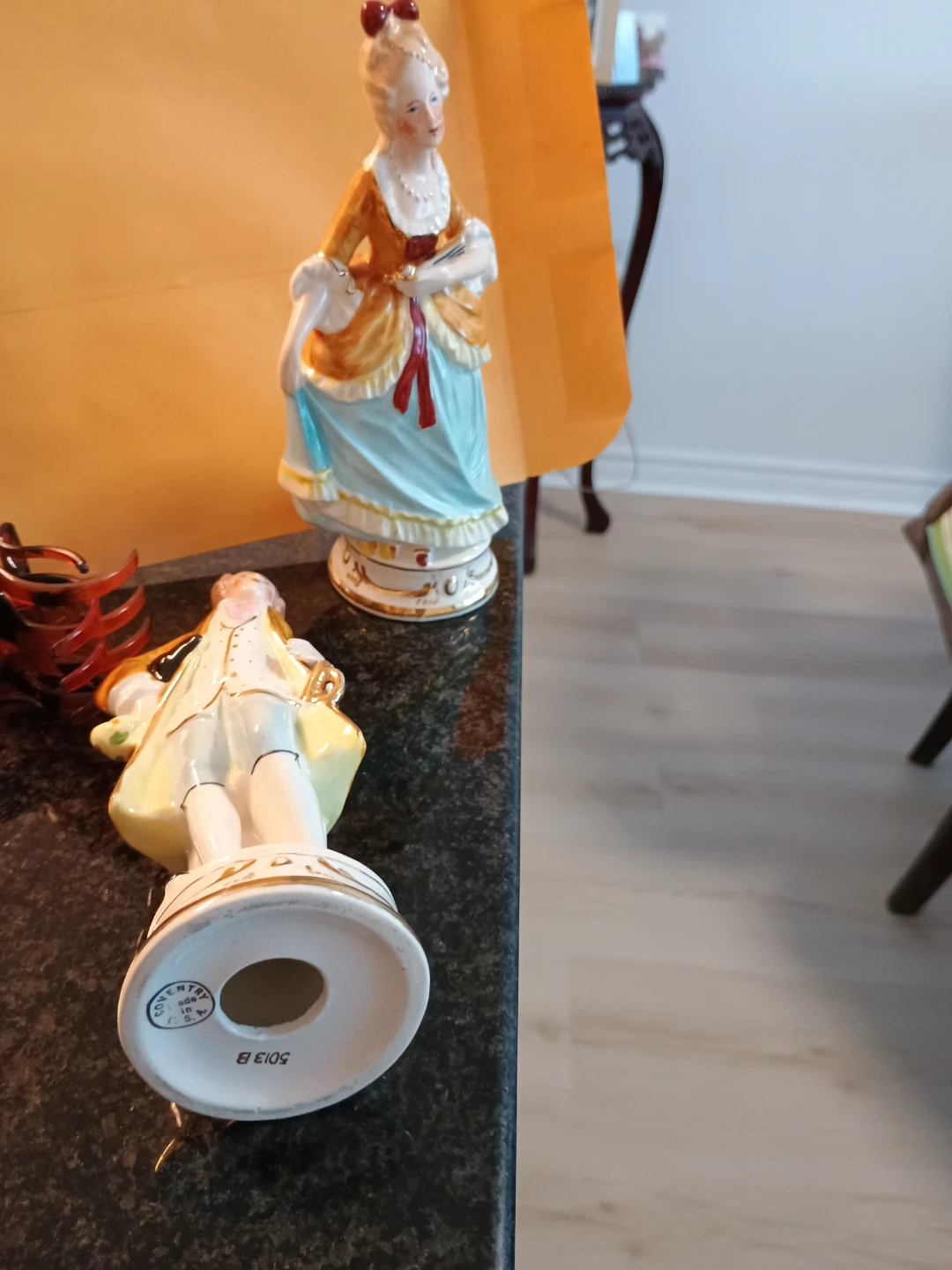 Pair of Porcelain Figurines - photo 3
