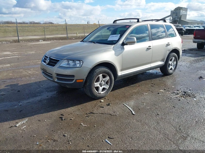 Volkswagen Touareg SUV - photo 3