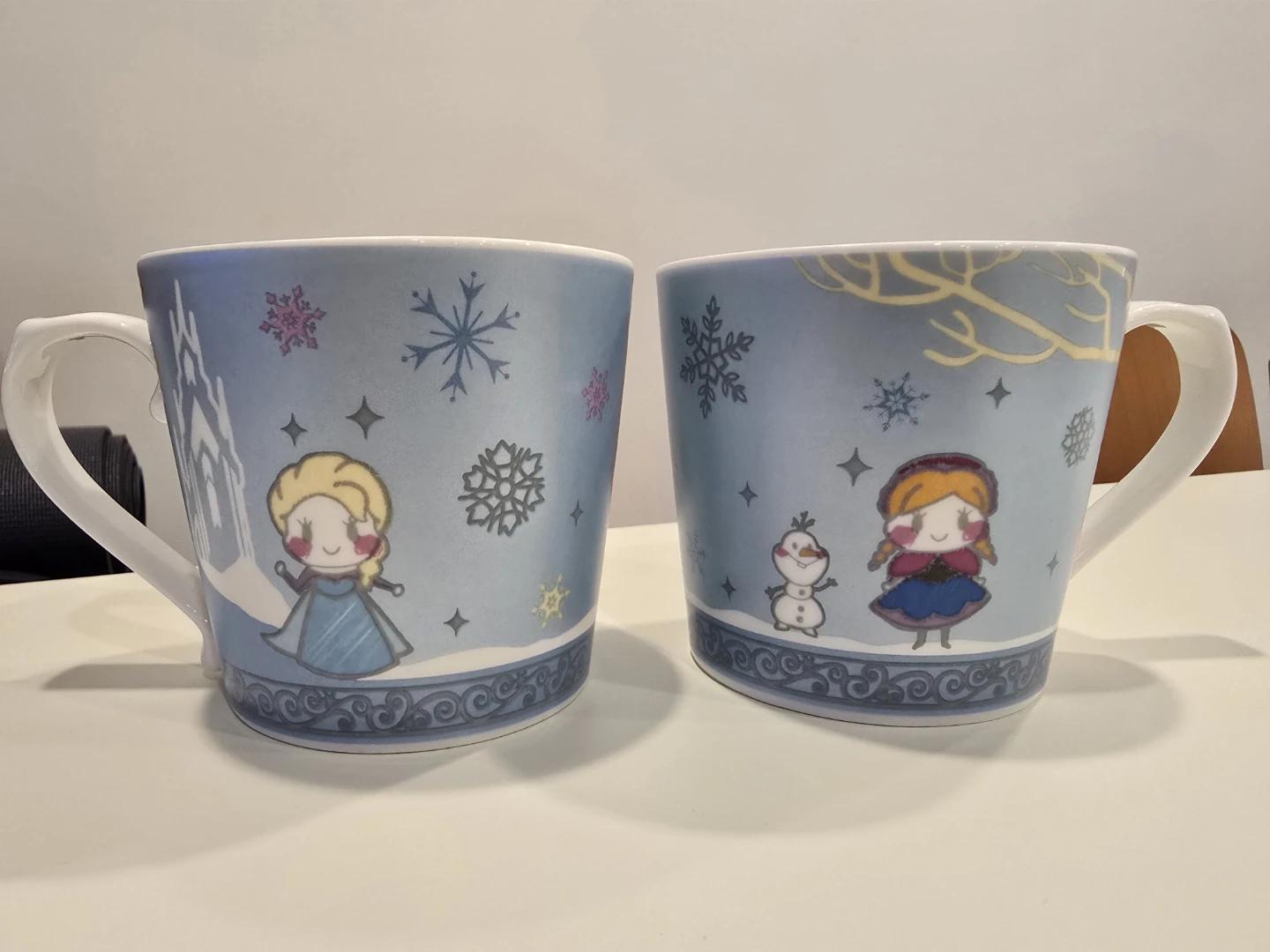 Disney Store Frozen Elsa & Anna Chibi Cup Set