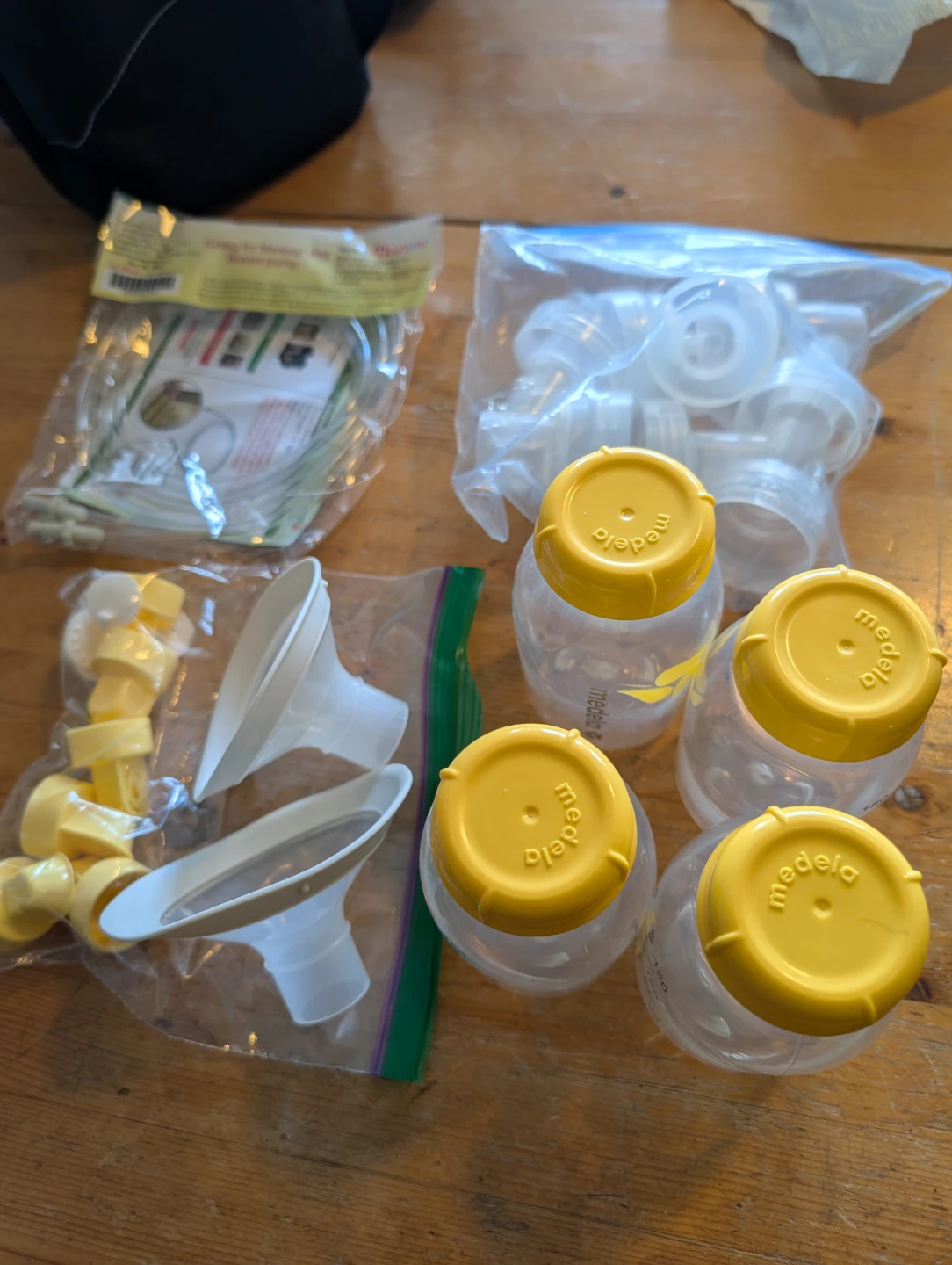 Medela Pump in Style Advanced Breast Pump Bag with Accessories - photo 4