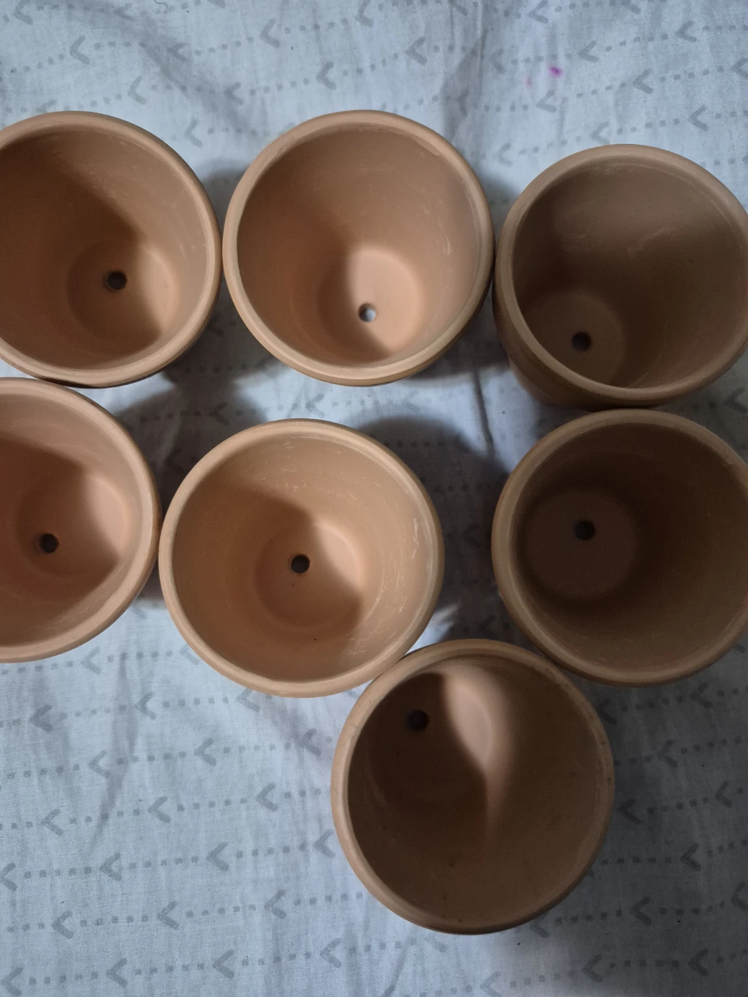 7 Mini Terracotta Pots  🧡