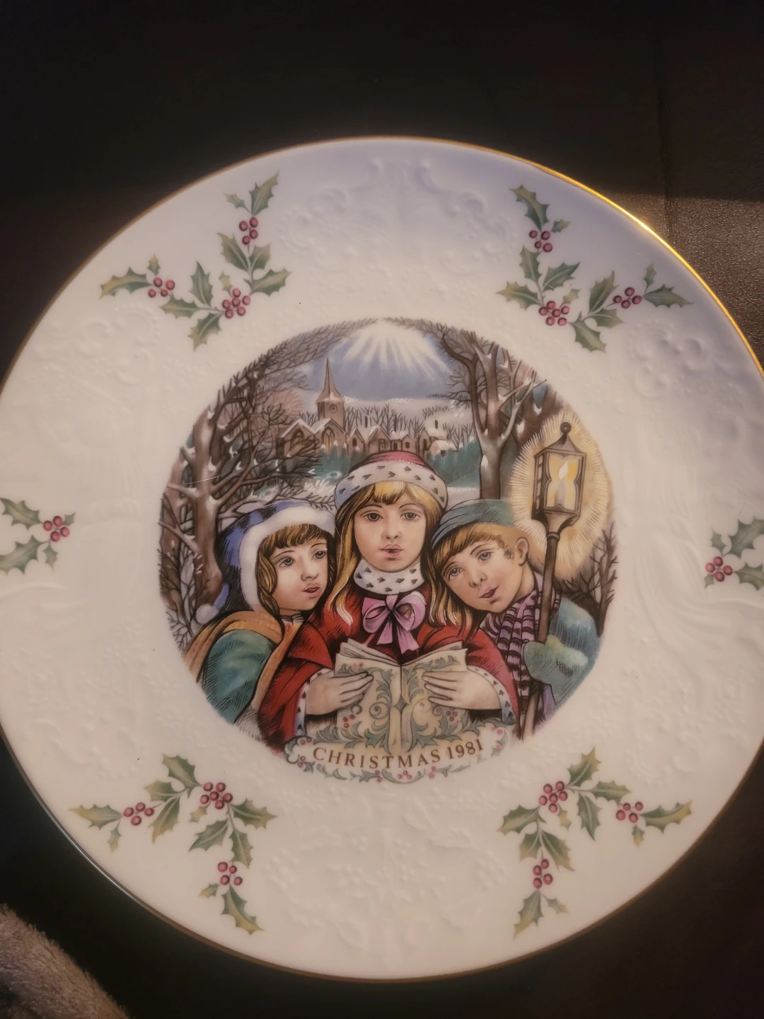 Royal Doulton Christmas Plate - Fifth of a Series - 1981