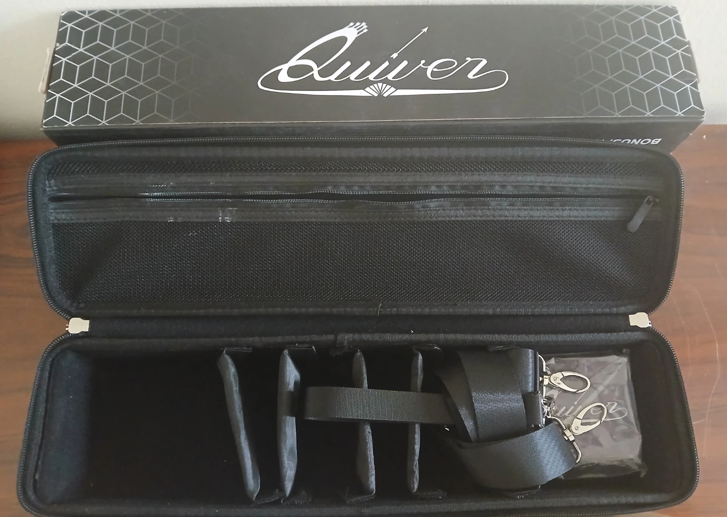 Quiver Card Carrying Case - photo 2