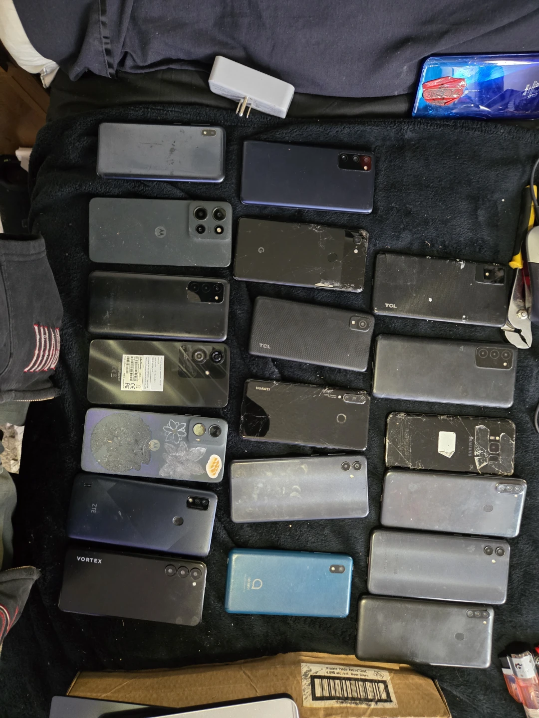 Mixed Lot of Smartphones and Tablets - photo 2