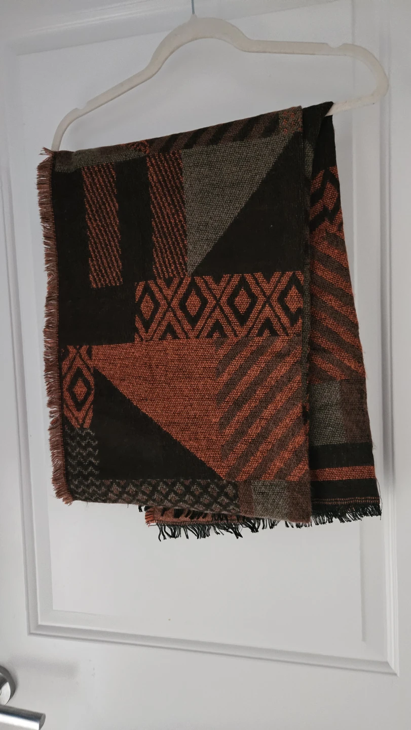 NEW Beautiful Geometric Pattern Scarf, warm for spring or winter - photo 4