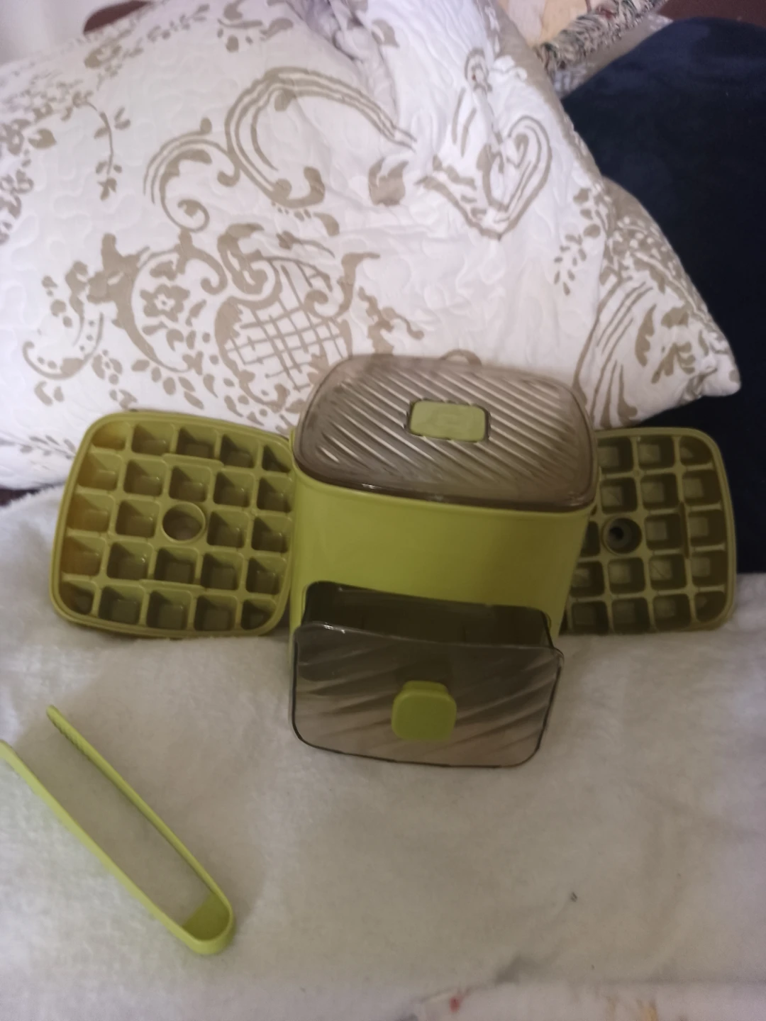 Plastic Ice Cube Maker with Tongs