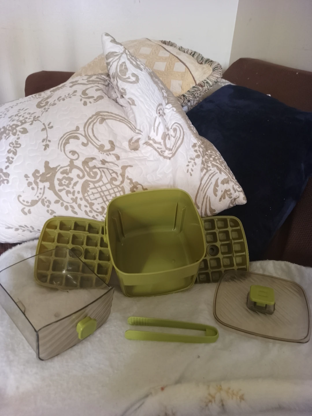 Plastic Ice Cube Maker with Tongs - photo 2