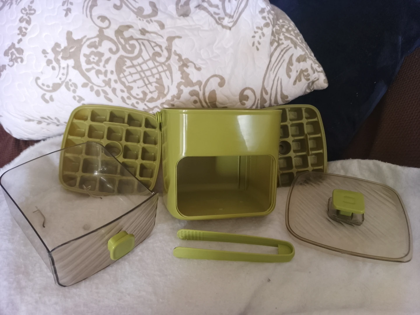 Plastic Ice Cube Maker with Tongs - photo 3