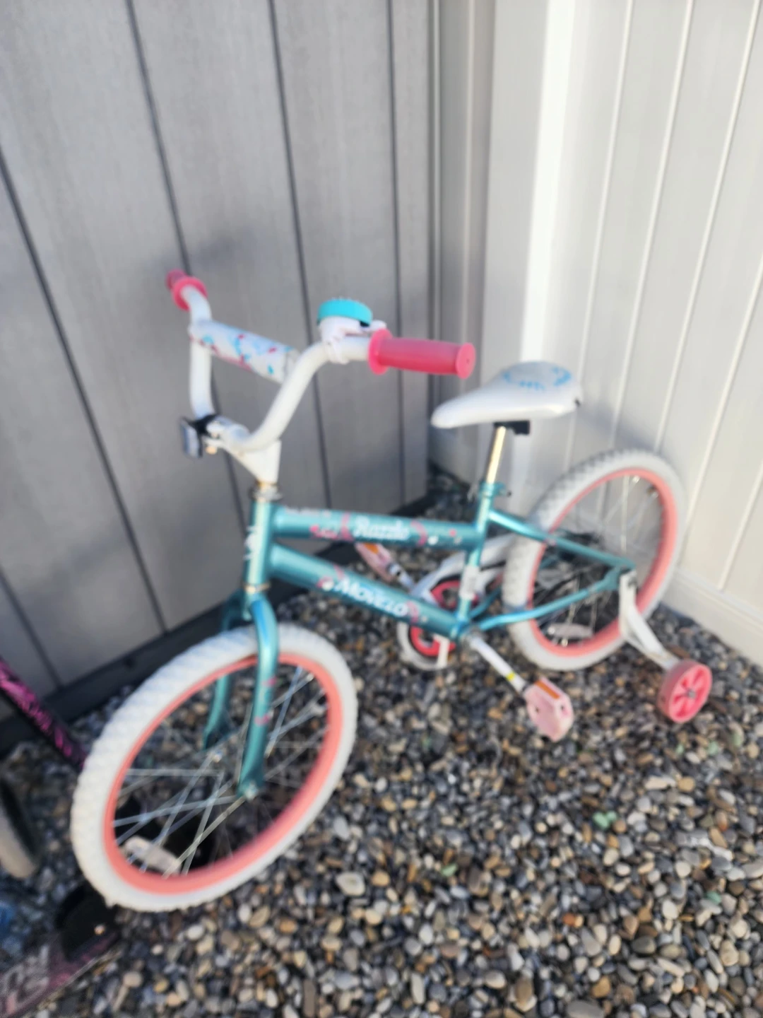 Movelo Razzle Kids Bike with Training Wheels