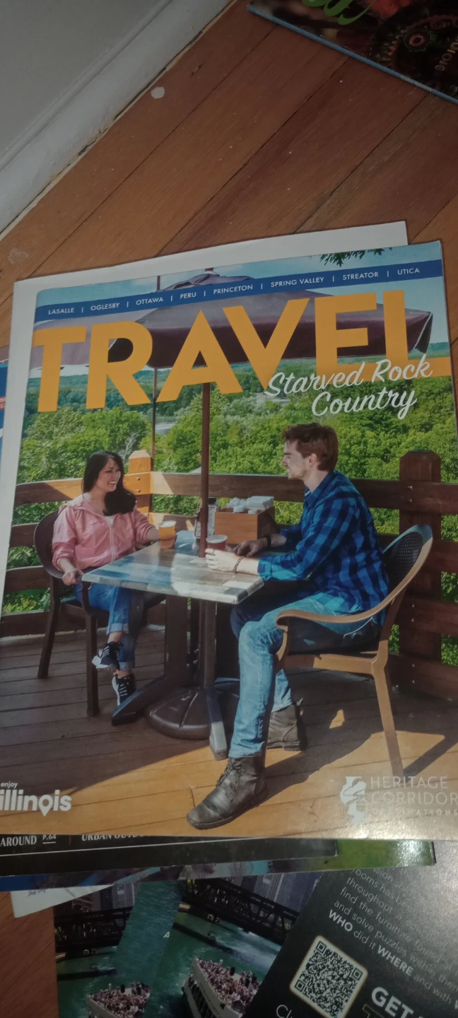 Chicago Travel Brochures and Magazines - photo 5