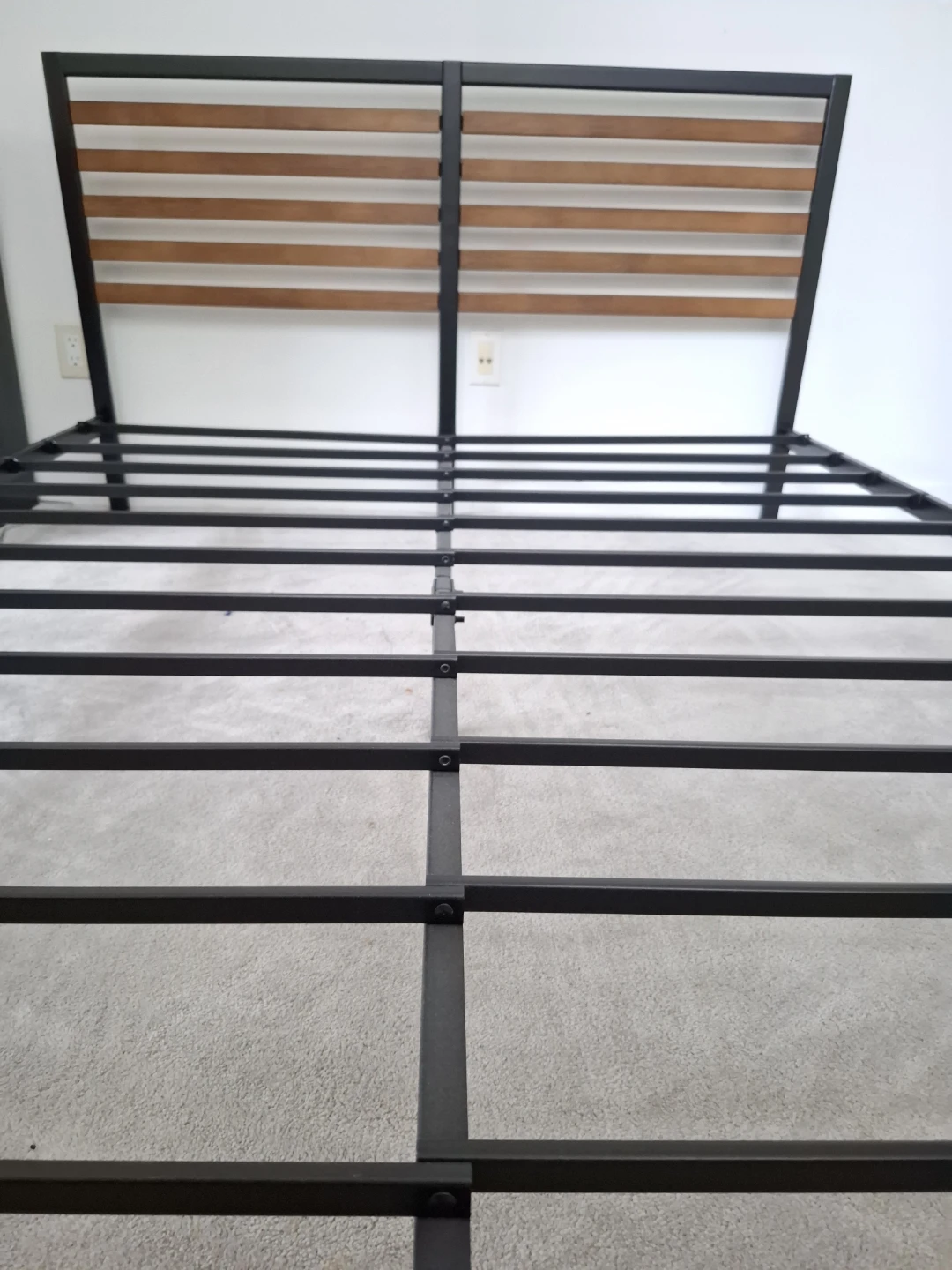Queen Size bed with Wooden Headboard /+-/ Mattress - photo 2