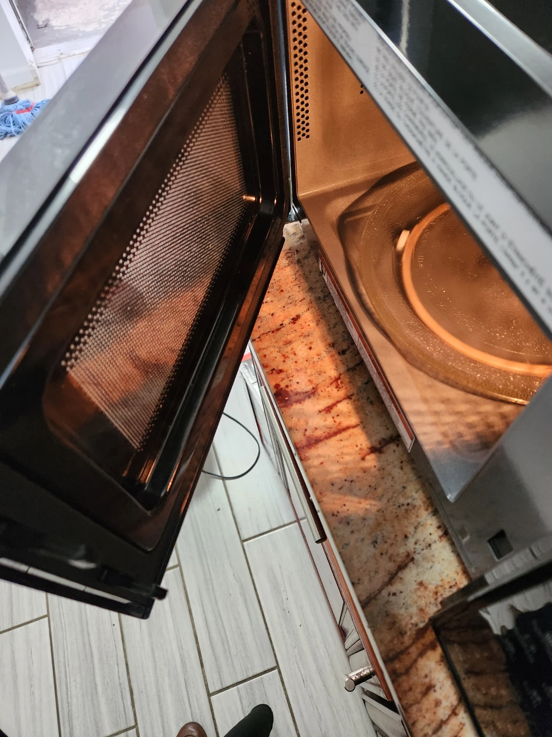 Chefman Black Microwave - photo 2