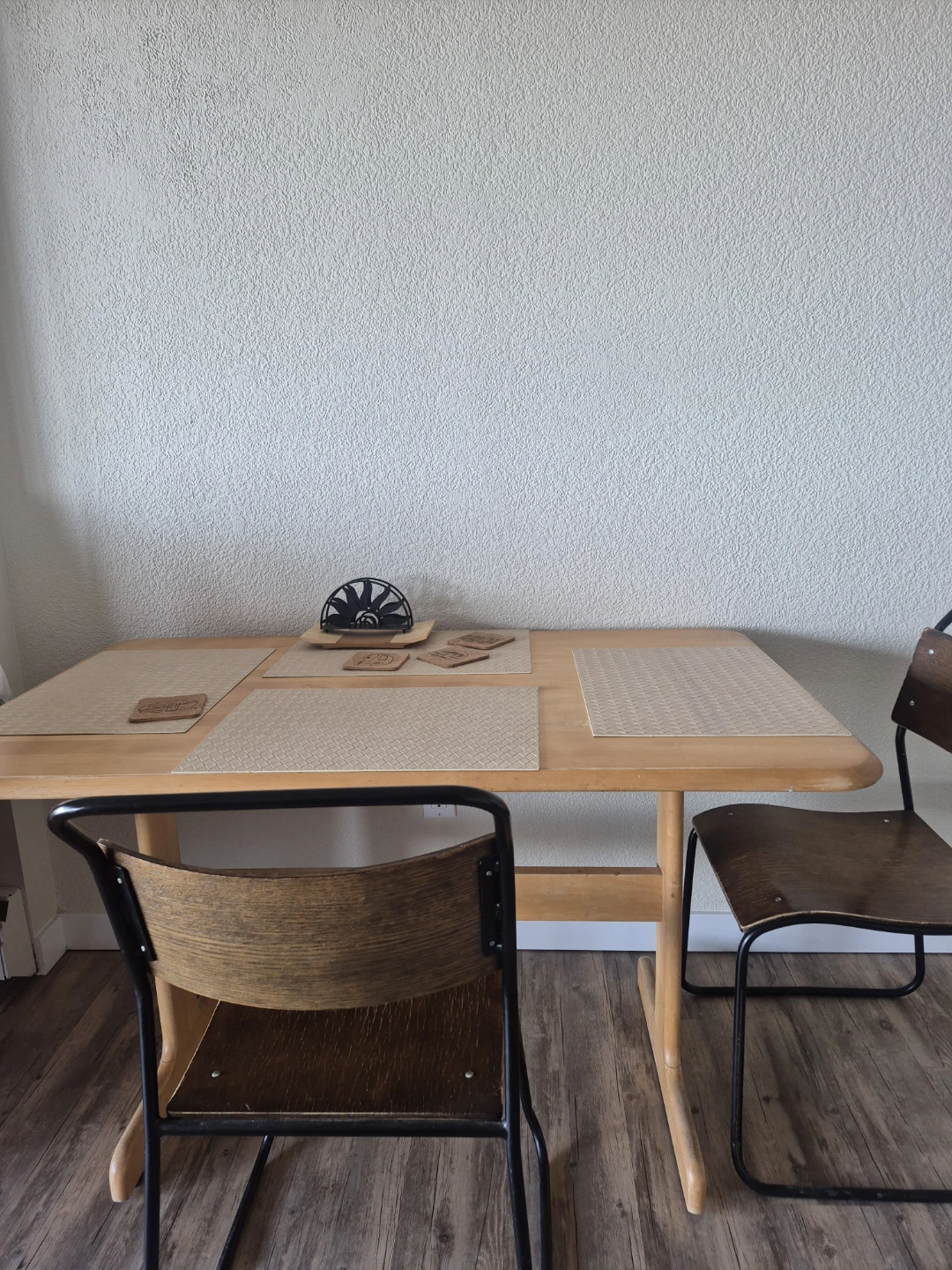 Dining table - photo 2