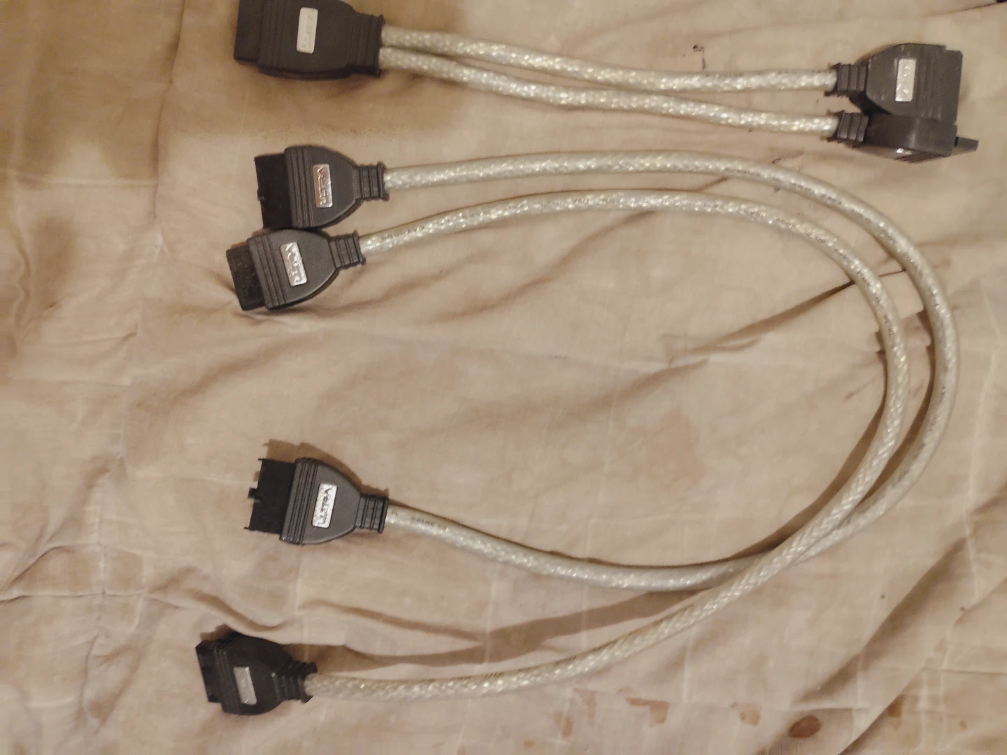 ULTRA 4-Port SATA Splitter Cable